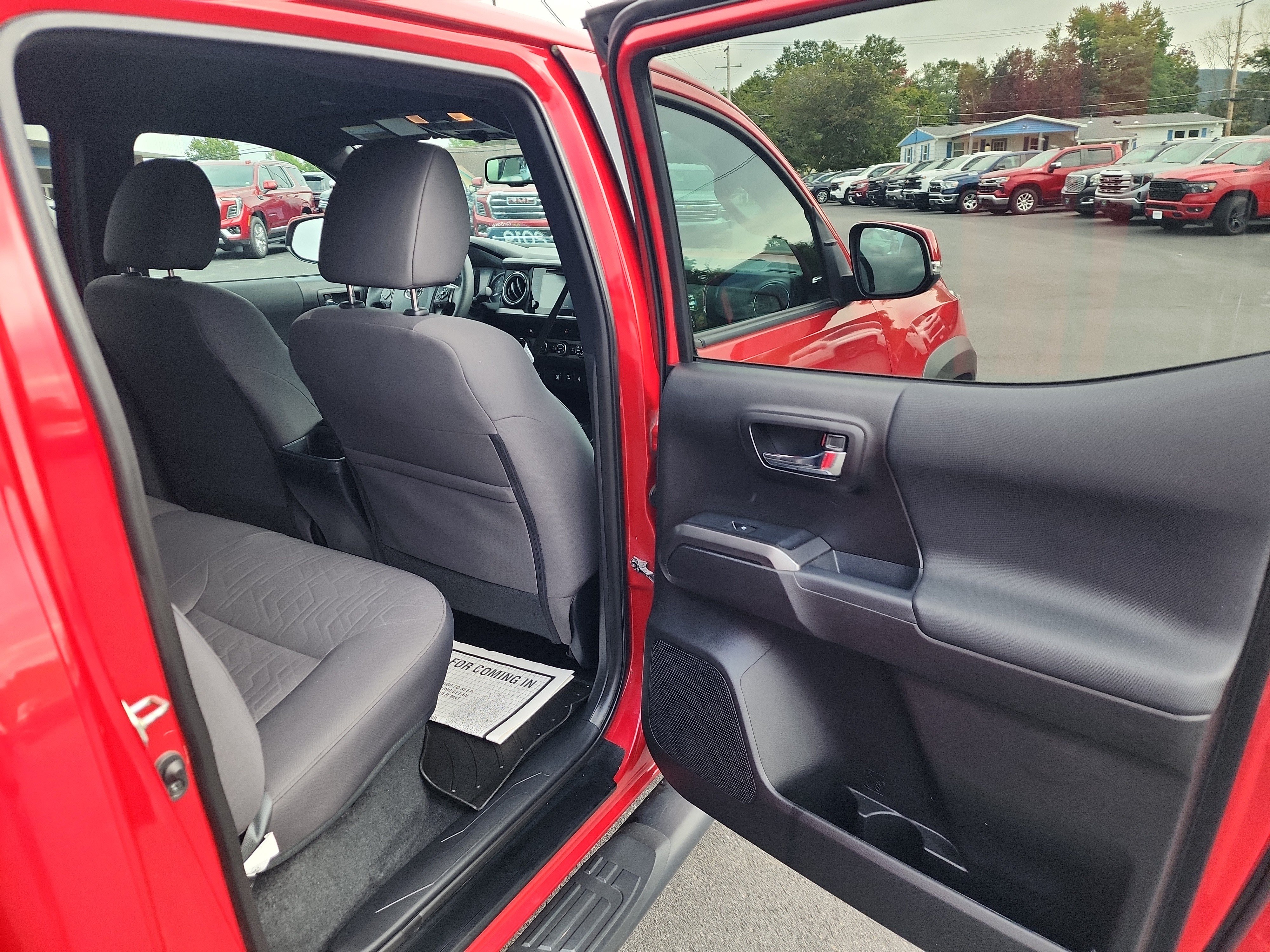 Used 2019 Toyota Tacoma TRD Off-Road AWD/4WD image 27