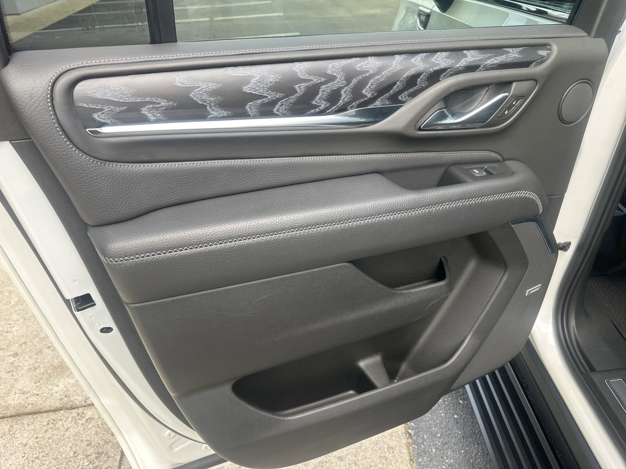 Used 2023 GMC Yukon XL Denali w/ Advanced Technology Package image 24