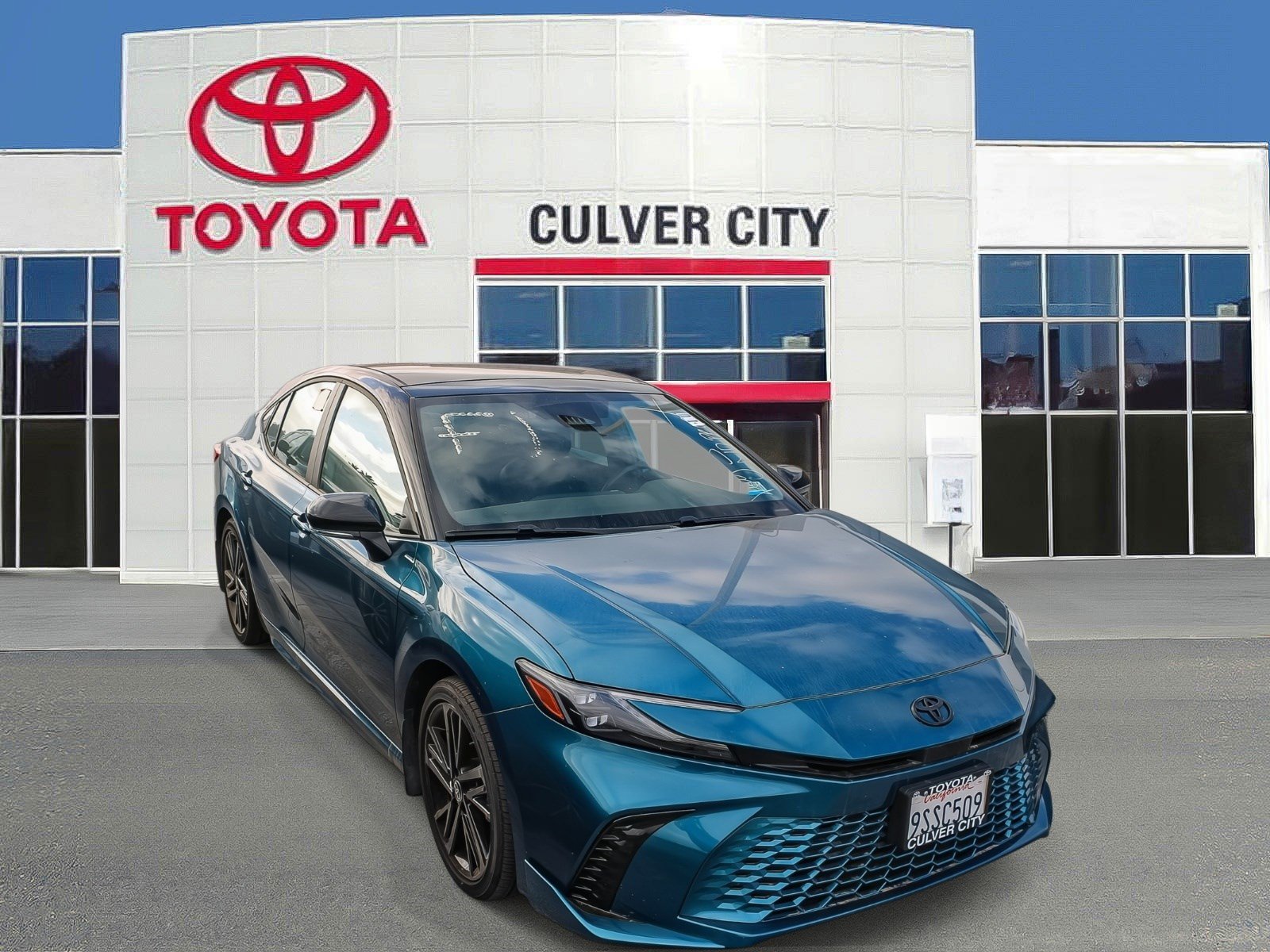 Used 2025 Toyota Camry XSE w/ Premium Package FWD image 1
