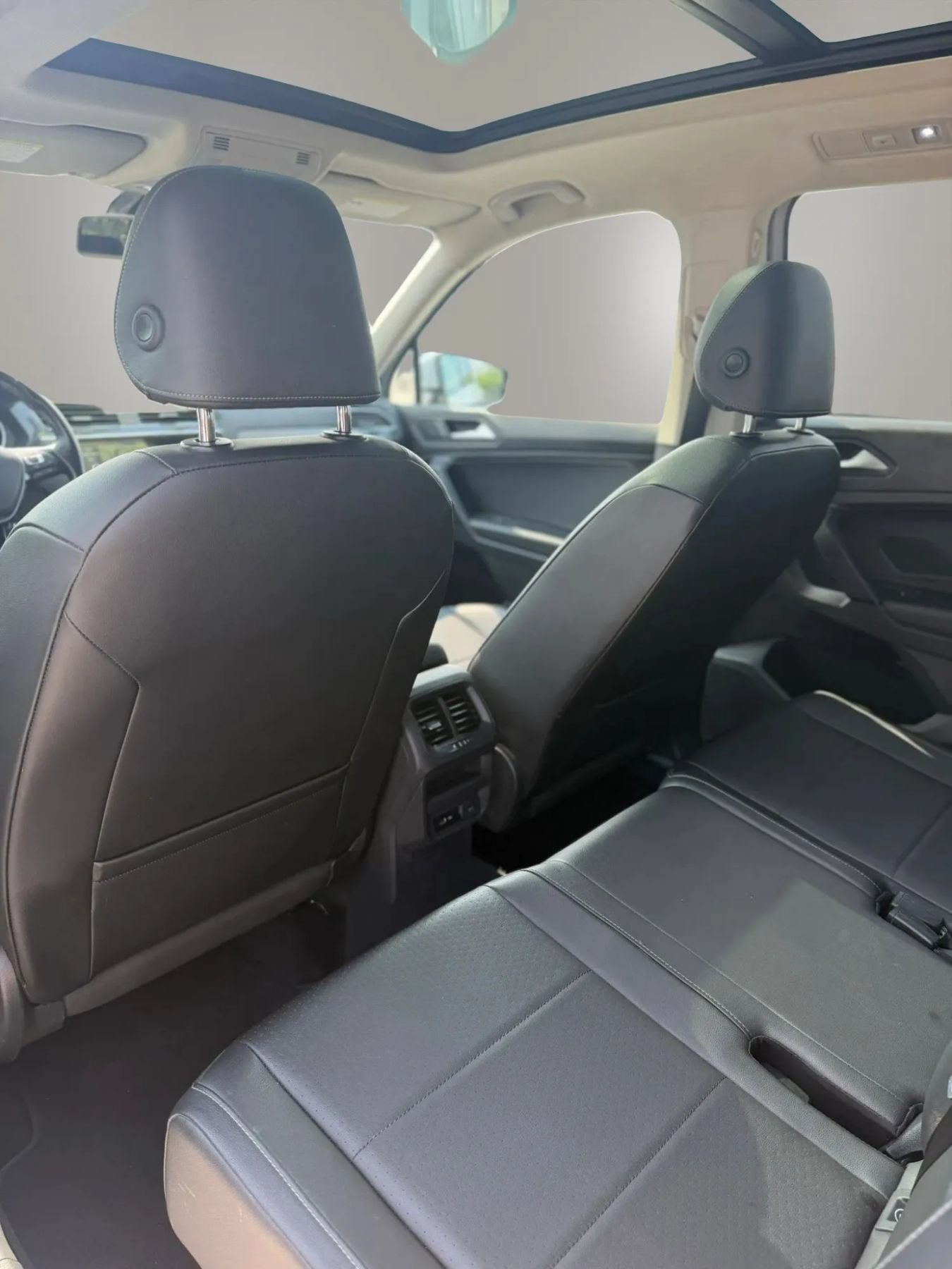 Used 2019 Volkswagen Tiguan SE w/ Panoramic Sunroof Package AWD/4WD image 17