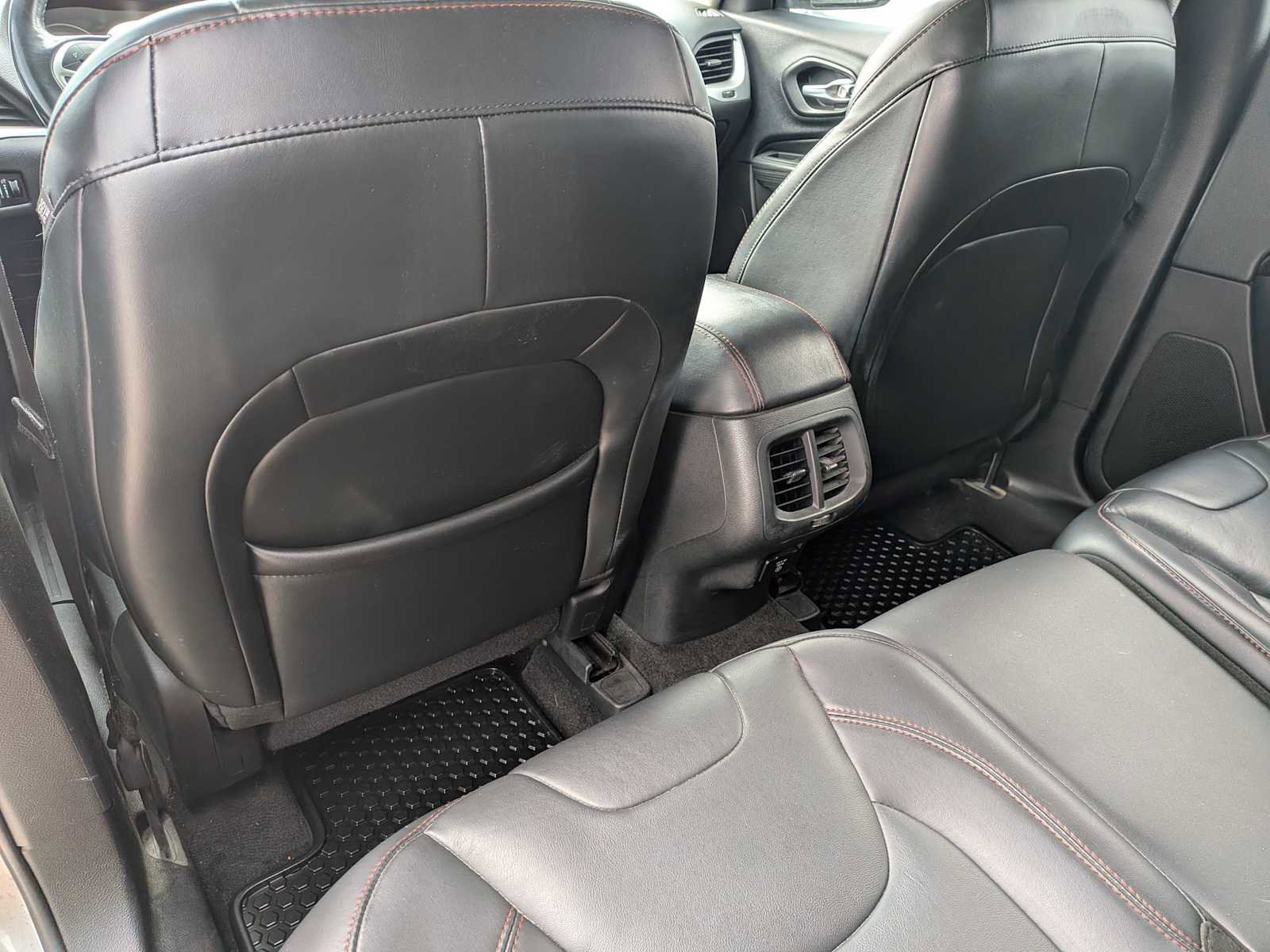 Used 2015 Jeep Cherokee Trailhawk w/ Leather Interior Group AWD/4WD image 16