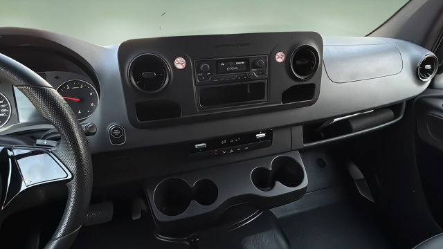 Used 2025 Mercedes-Benz Sprinter 2500 image 25