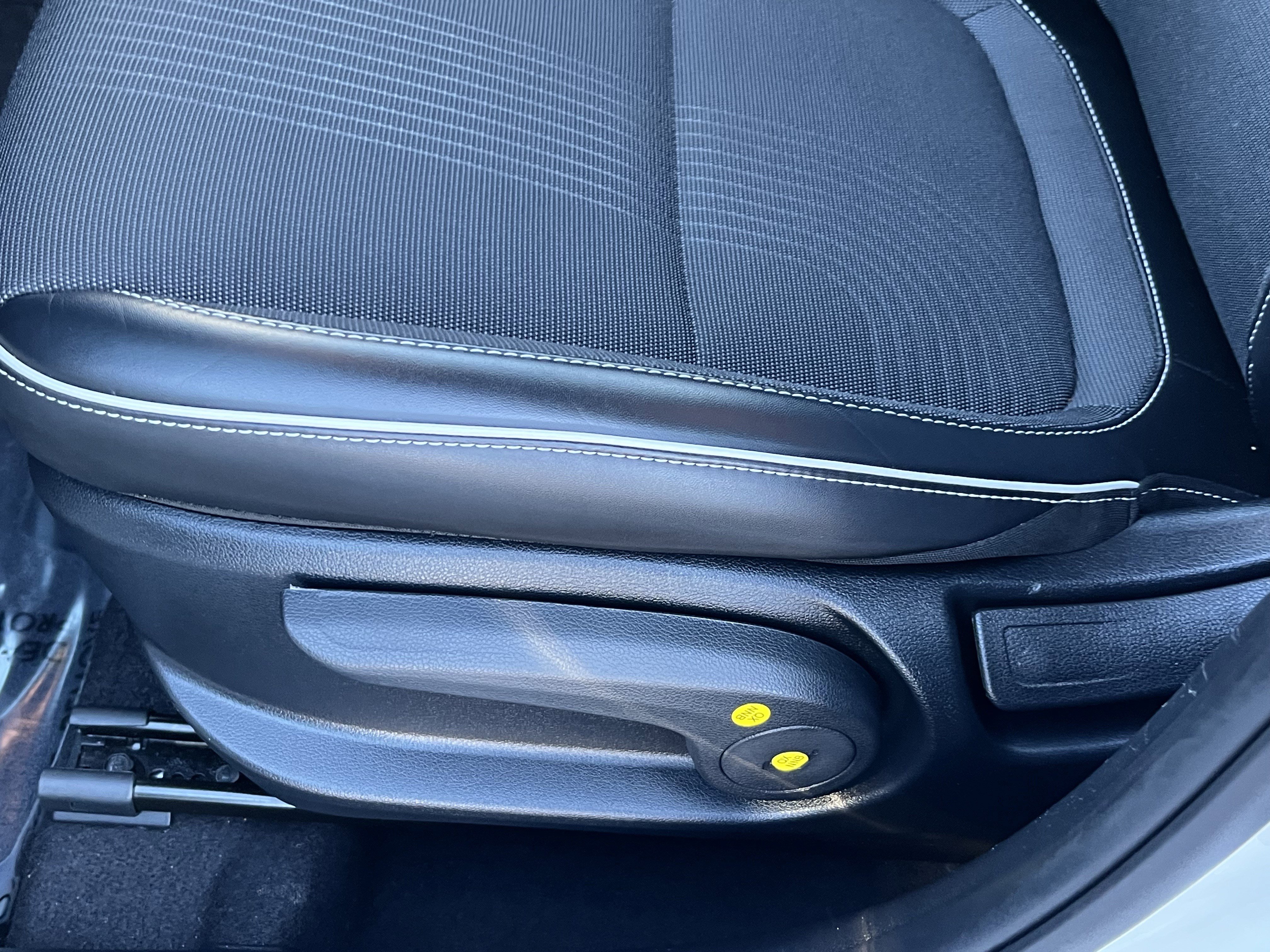 Certified 2023 Hyundai Venue Limited image 18