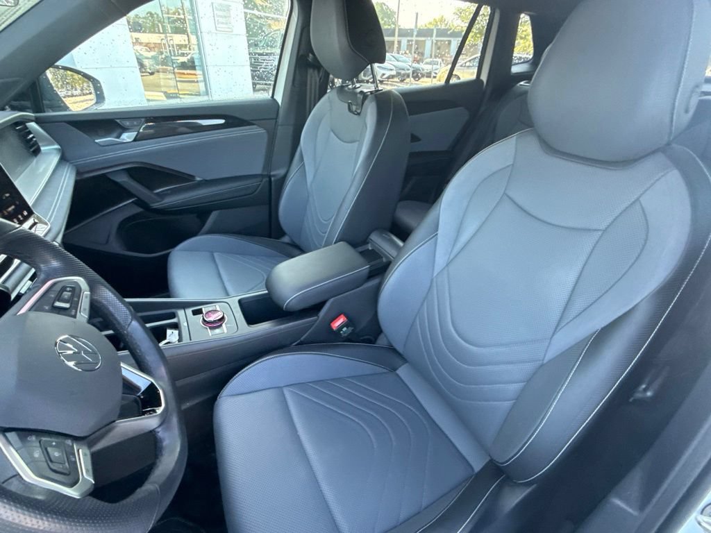 Certified 2025 Volkswagen Tiguan SE R-Line AWD/4WD image 13