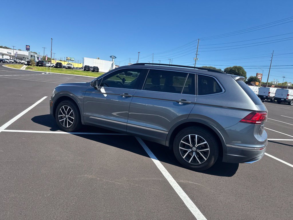 Used 2021 Volkswagen Tiguan SE w/ Panoramic Sunroof Package FWD image 11