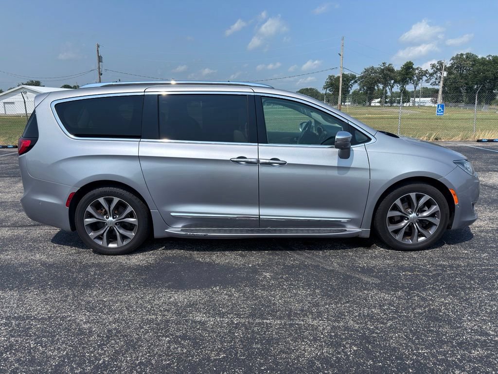 Used 2017 Chrysler Pacifica Limited w/ Advanced Safetytec Group FWD image 6