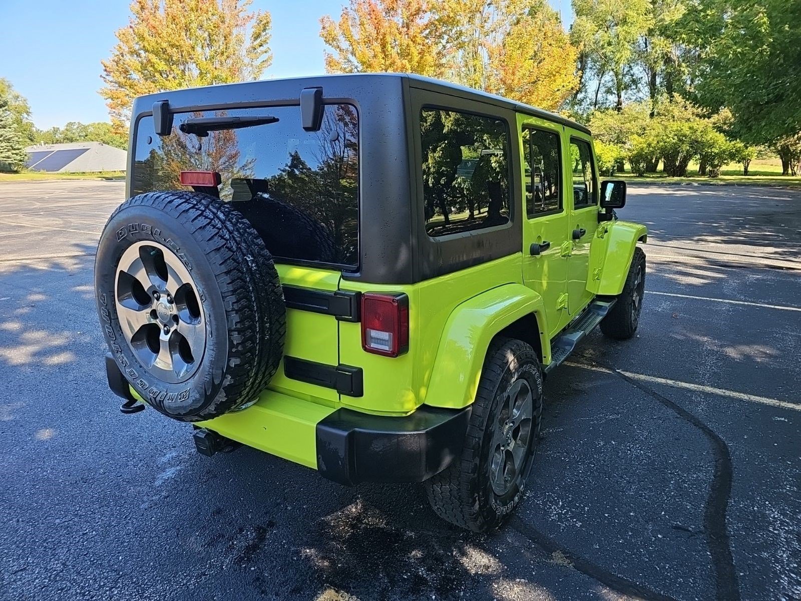 Used 2017 Jeep Wrangler Unlimited Sahara AWD/4WD image 6