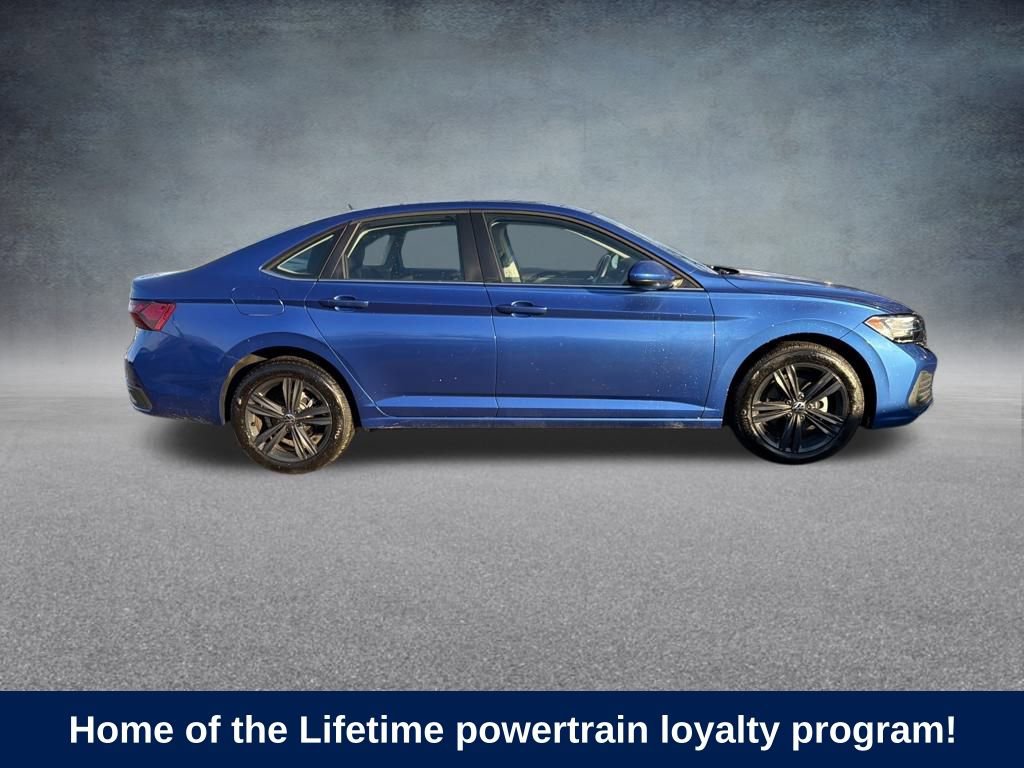 Used 2023 Volkswagen Jetta SE w/ Panoramic Sunroof Package image 7