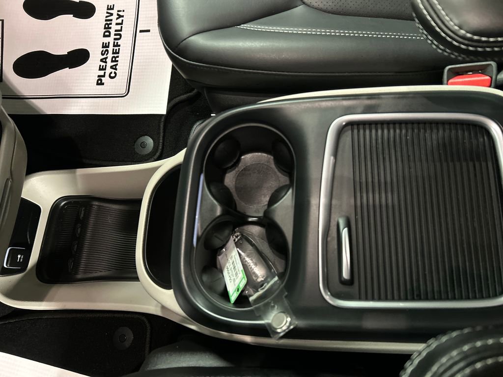 Used 2023 Chrysler Pacifica Touring-L FWD image 20
