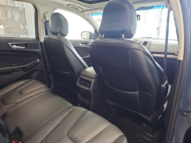 Used 2018 Ford Edge Titanium w/ Equipment Group 301A AWD/4WD image 32