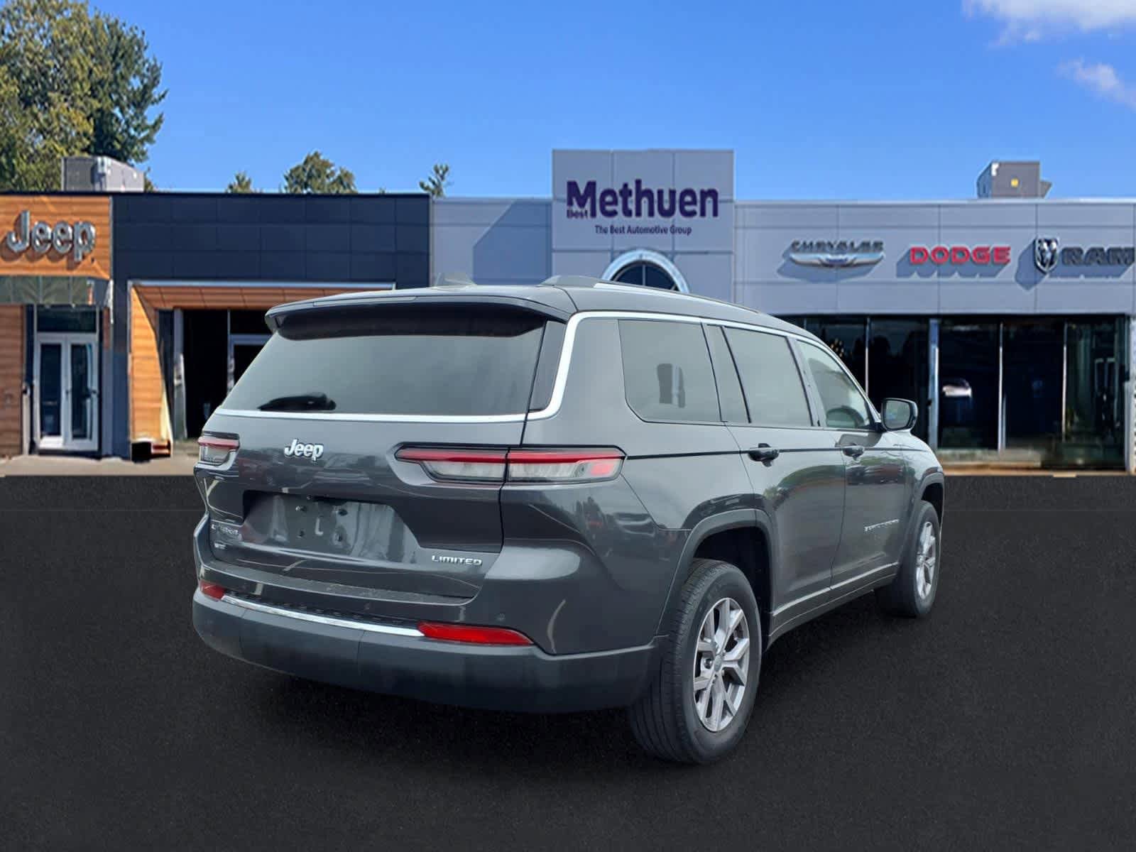 Used 2022 Jeep Grand Cherokee L Limited AWD/4WD image 3