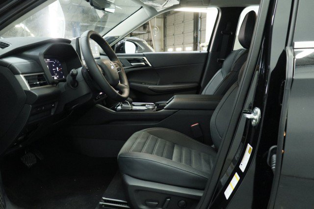 New 2026 Mitsubishi Outlander SE FWD image 6