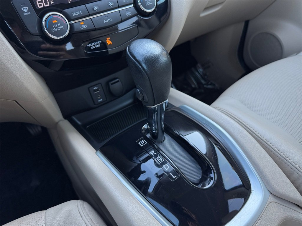 Used 2016 Nissan Rogue SL w/ SL Premium Package image 29