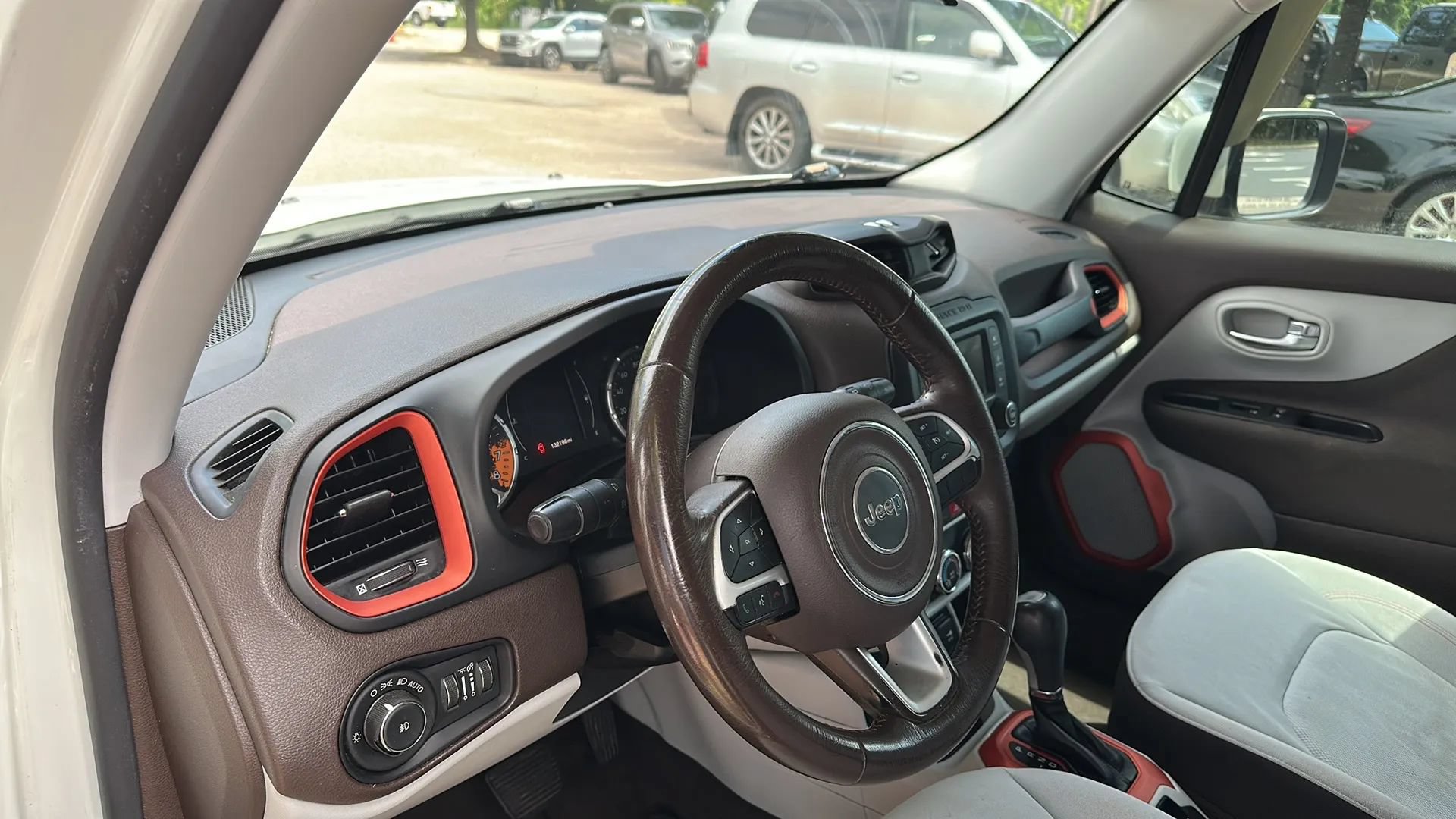 Used 2016 Jeep Renegade Latitude w/ Safety & Security Group FWD image 12