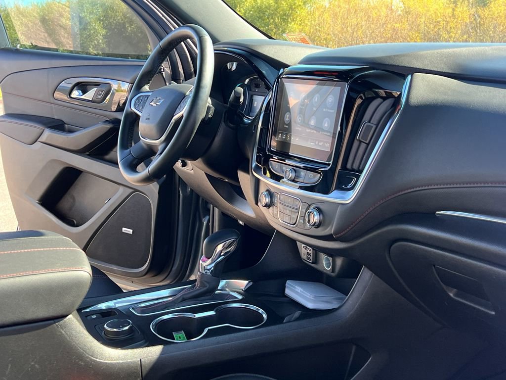 Used 2023 Chevrolet Traverse RS image 30
