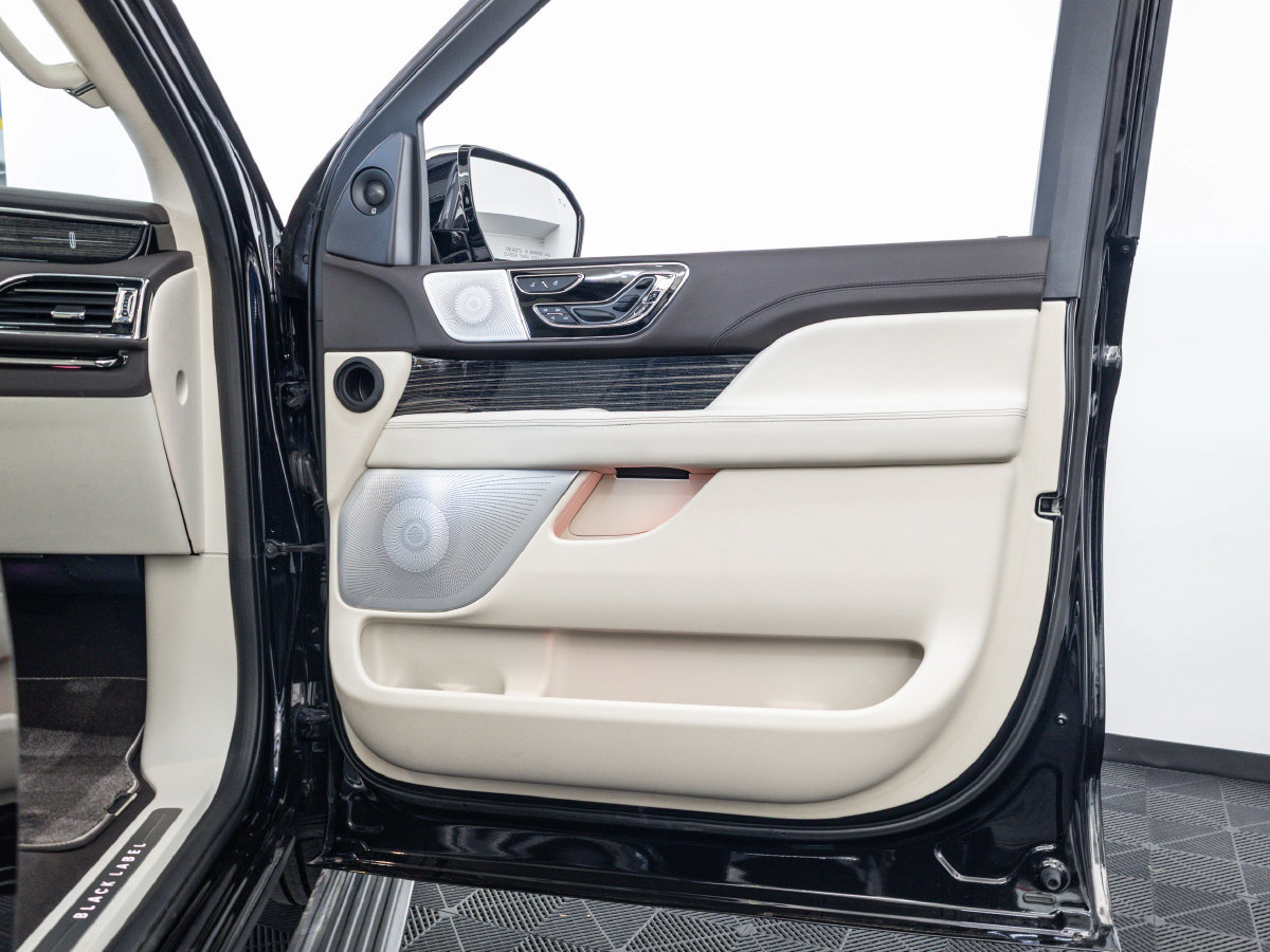 Used 2024 Lincoln Navigator Black Label AWD/4WD image 41