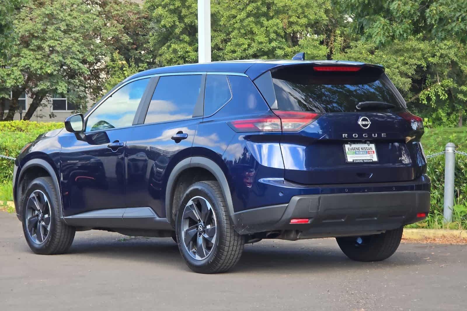 Used 2025 Nissan Rogue SV AWD/4WD image 6