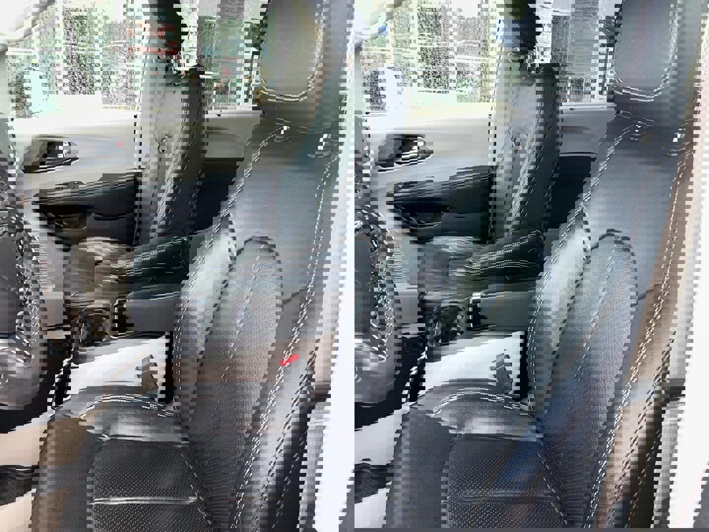 Used 2022 Chrysler Pacifica Touring-L image 16