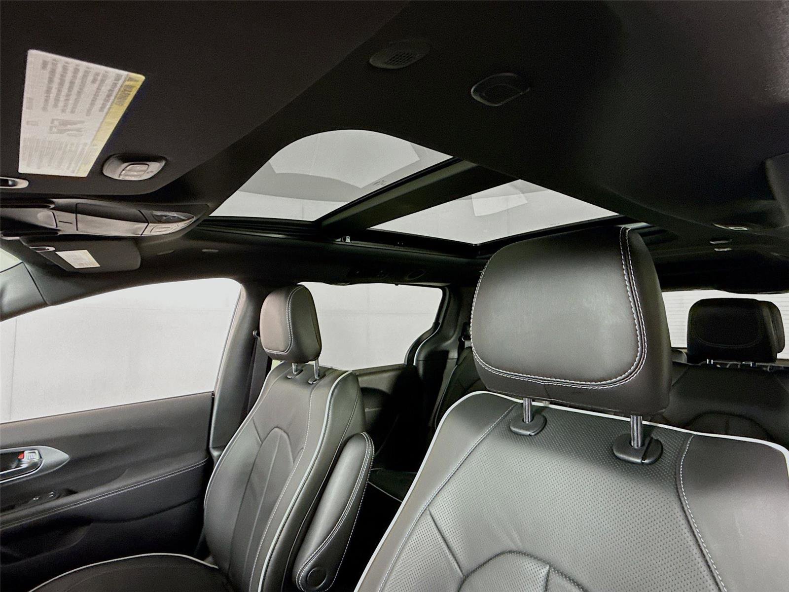 New 2026 Chrysler Pacifica Limited w/ Trailer Tow Group image 17