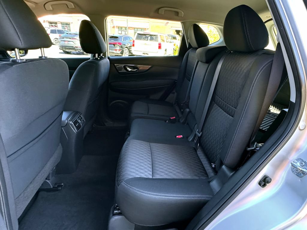 Used 2017 Nissan Rogue SV w/ SV Premium Package AWD/4WD image 33