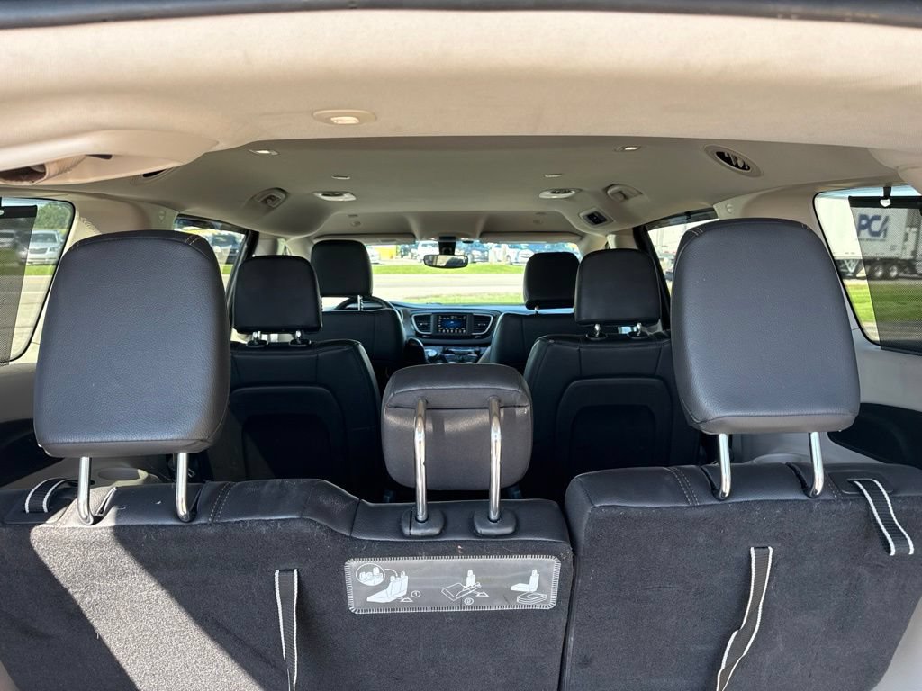 Used 2020 Chrysler Pacifica Touring-L FWD image 19