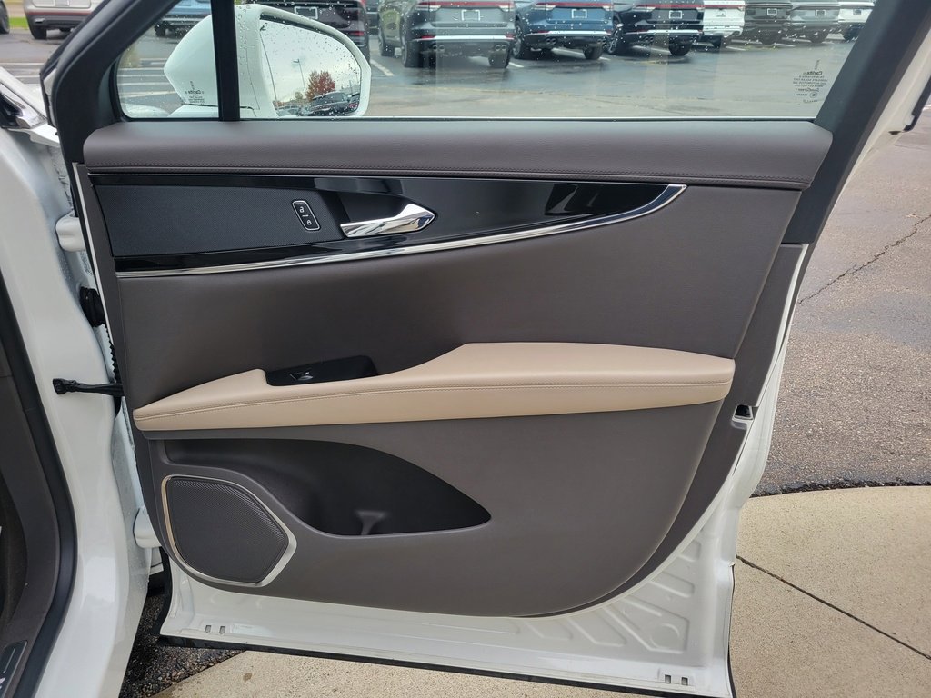 Certified 2023 Lincoln Nautilus Reserve image 32