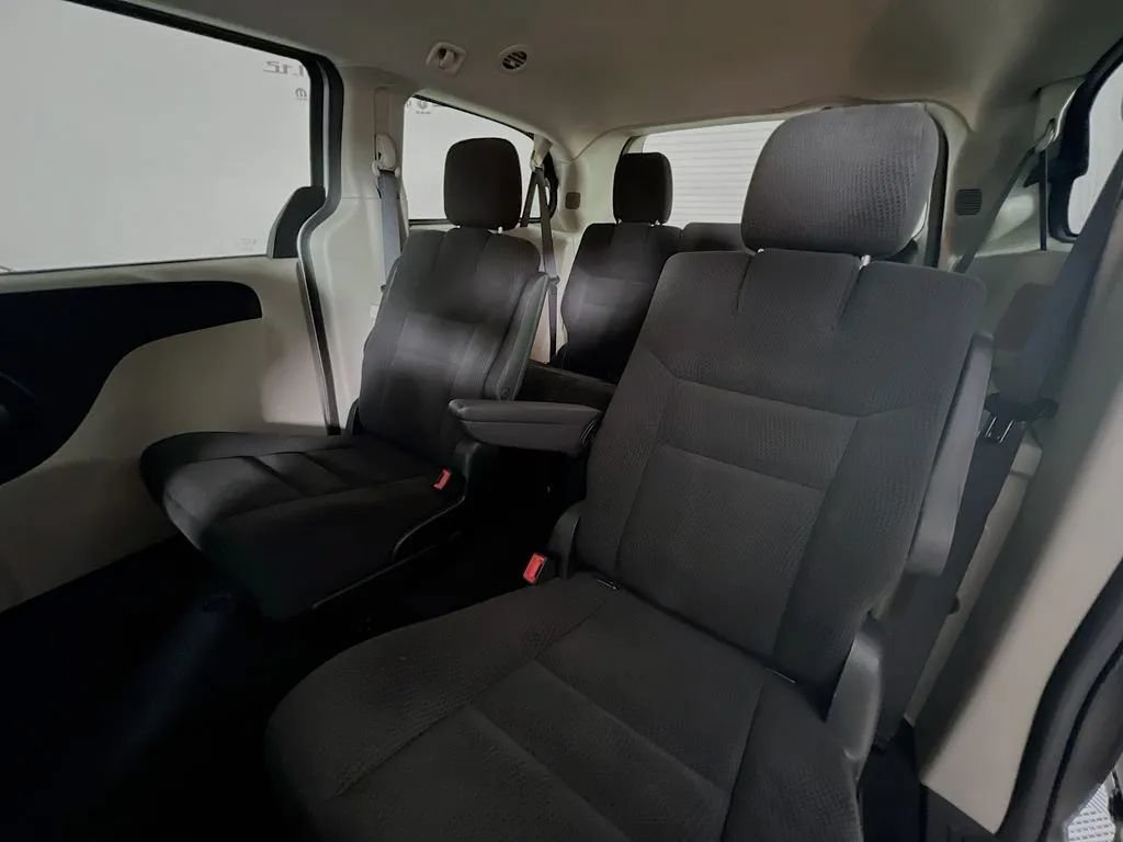 Used 2016 Dodge Grand Caravan SE w/ Quick Order Package 29E SE FWD image 22