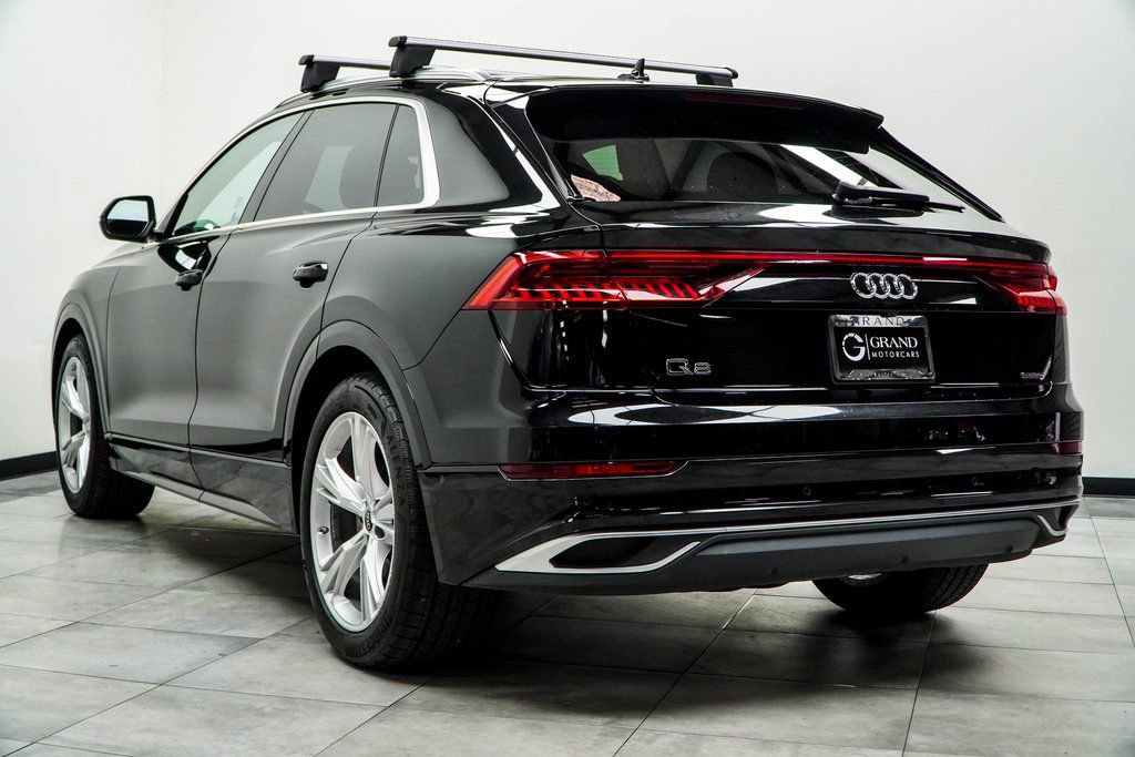 Used 2023 Audi Q8 Prestige image 11