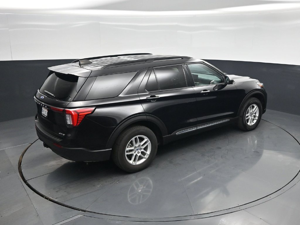 Used 2025 Ford Explorer Active AWD/4WD image 43