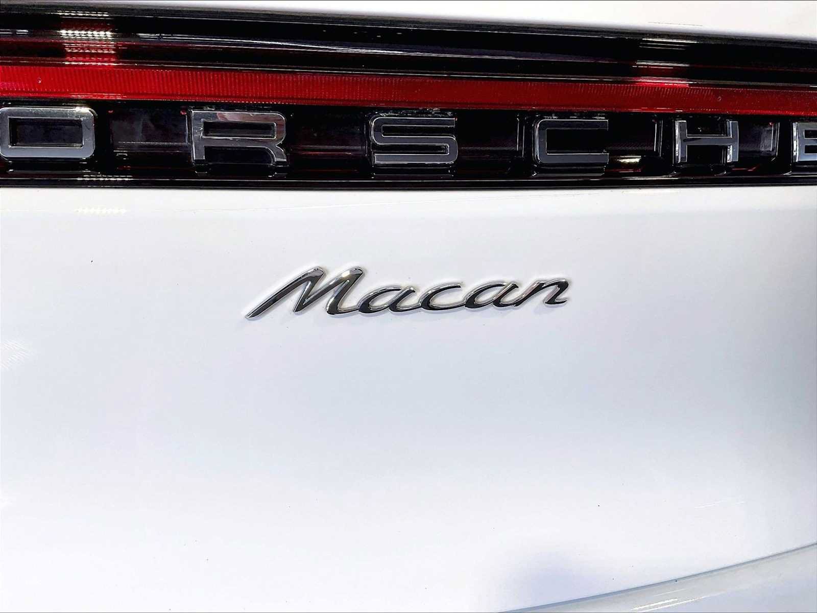 Used 2024 Porsche Macan AWD/4WD image 35
