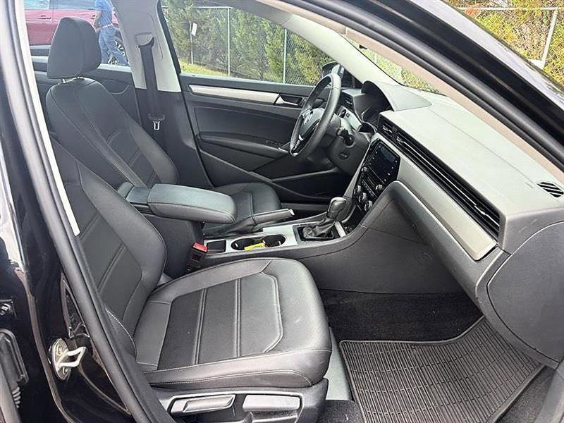 Used 2021 Volkswagen Passat 2.0T SE image 36