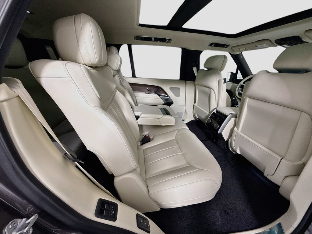 New 2026 Land Rover Range Rover Long Wheelbase SE AWD/4WD image 23