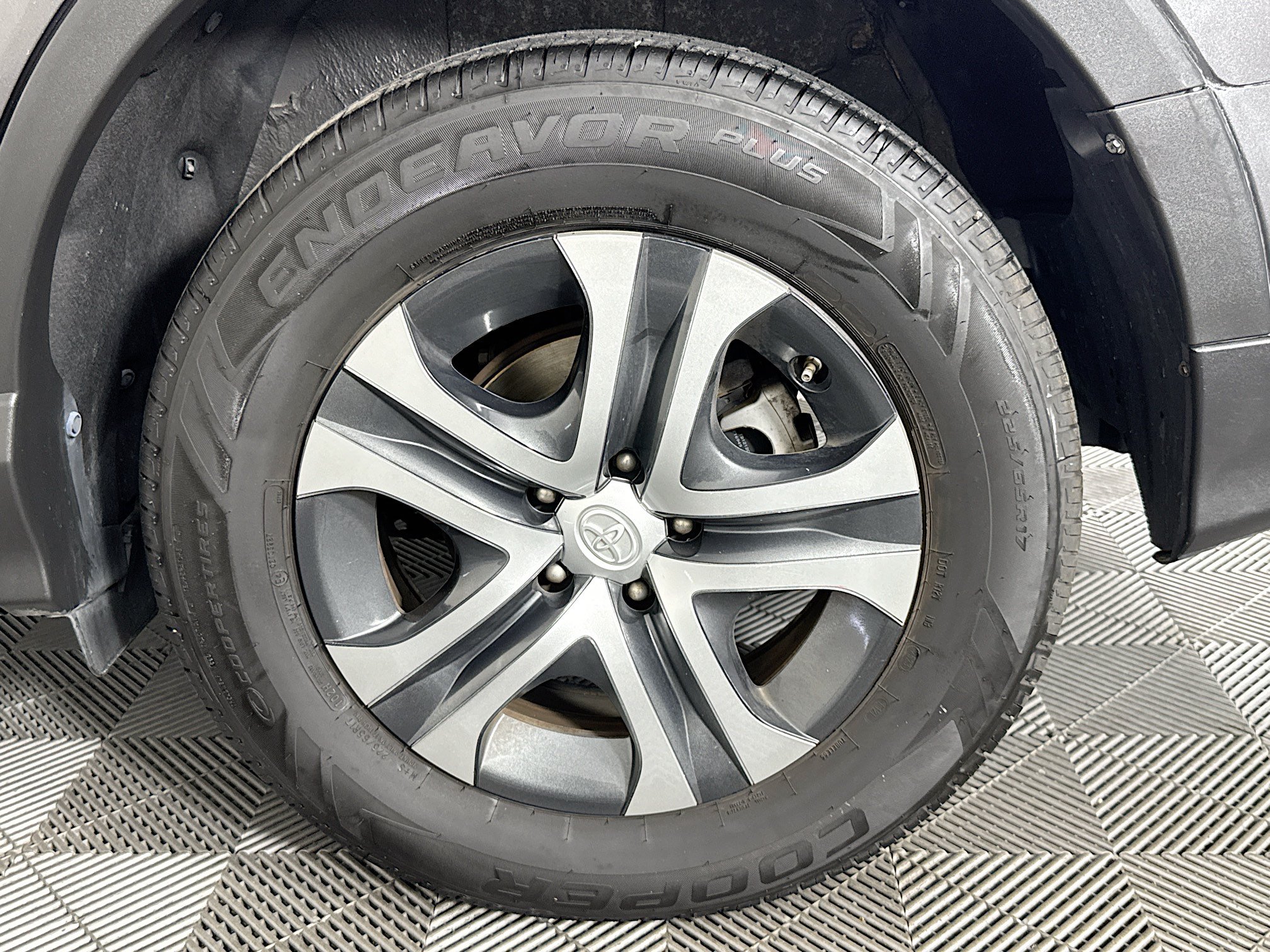 Used 2017 Toyota RAV4 LE FWD image 34
