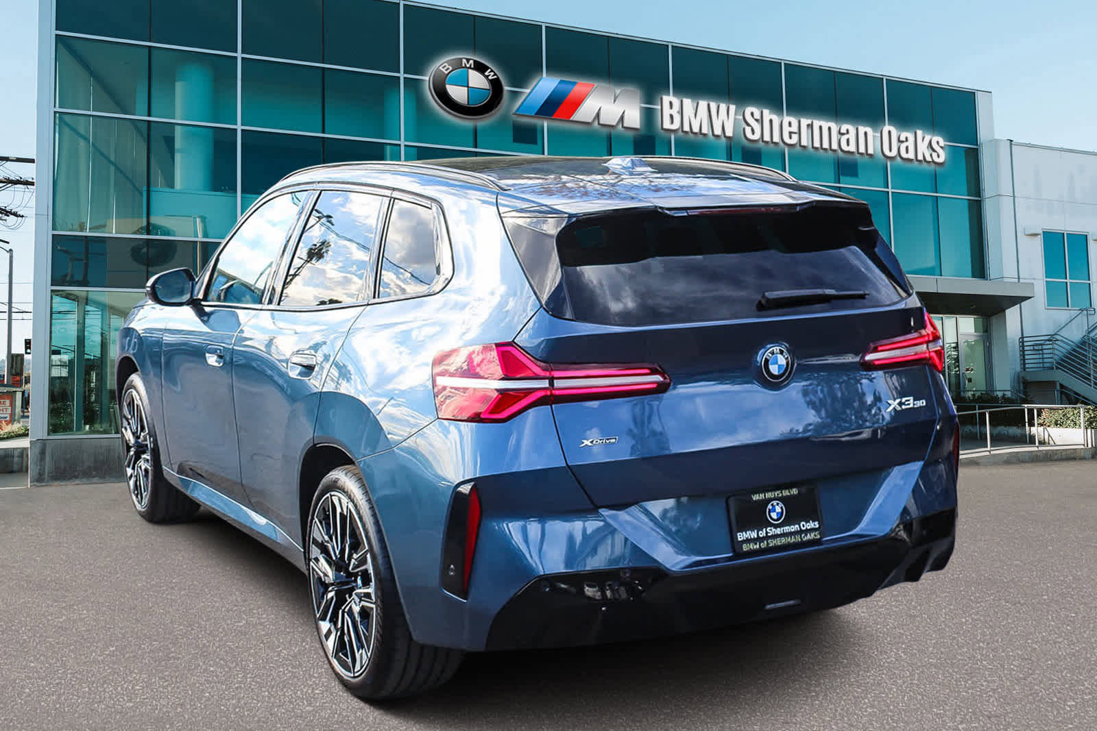 Used 2025 BMW X3 xDrive30i w/ Premium Package image 6