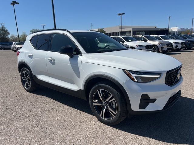 New 2026 Volvo XC40 B5 Core AWD/4WD image 1