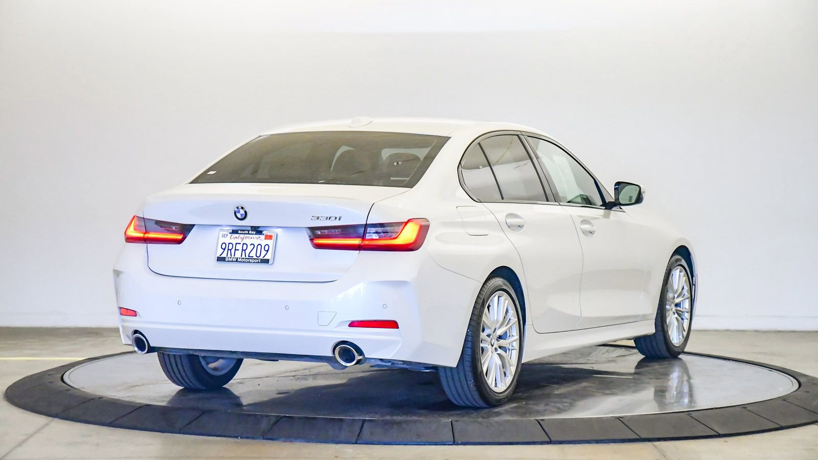 Used 2023 BMW 330i Sedan w/ Driving Assistance Package image 5