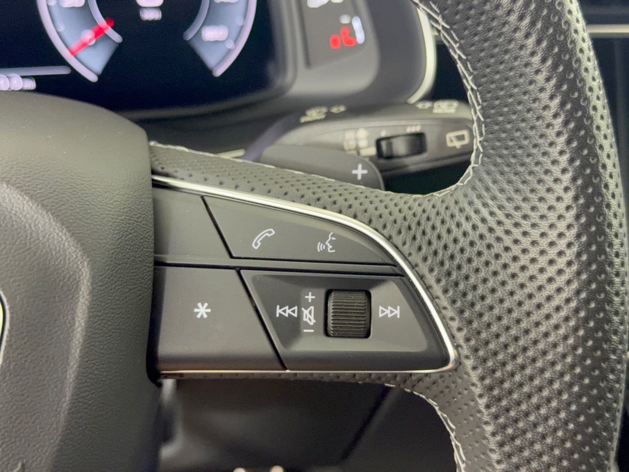 Used 2023 Audi SQ7 Prestige w/ Prestige Package AWD/4WD image 19