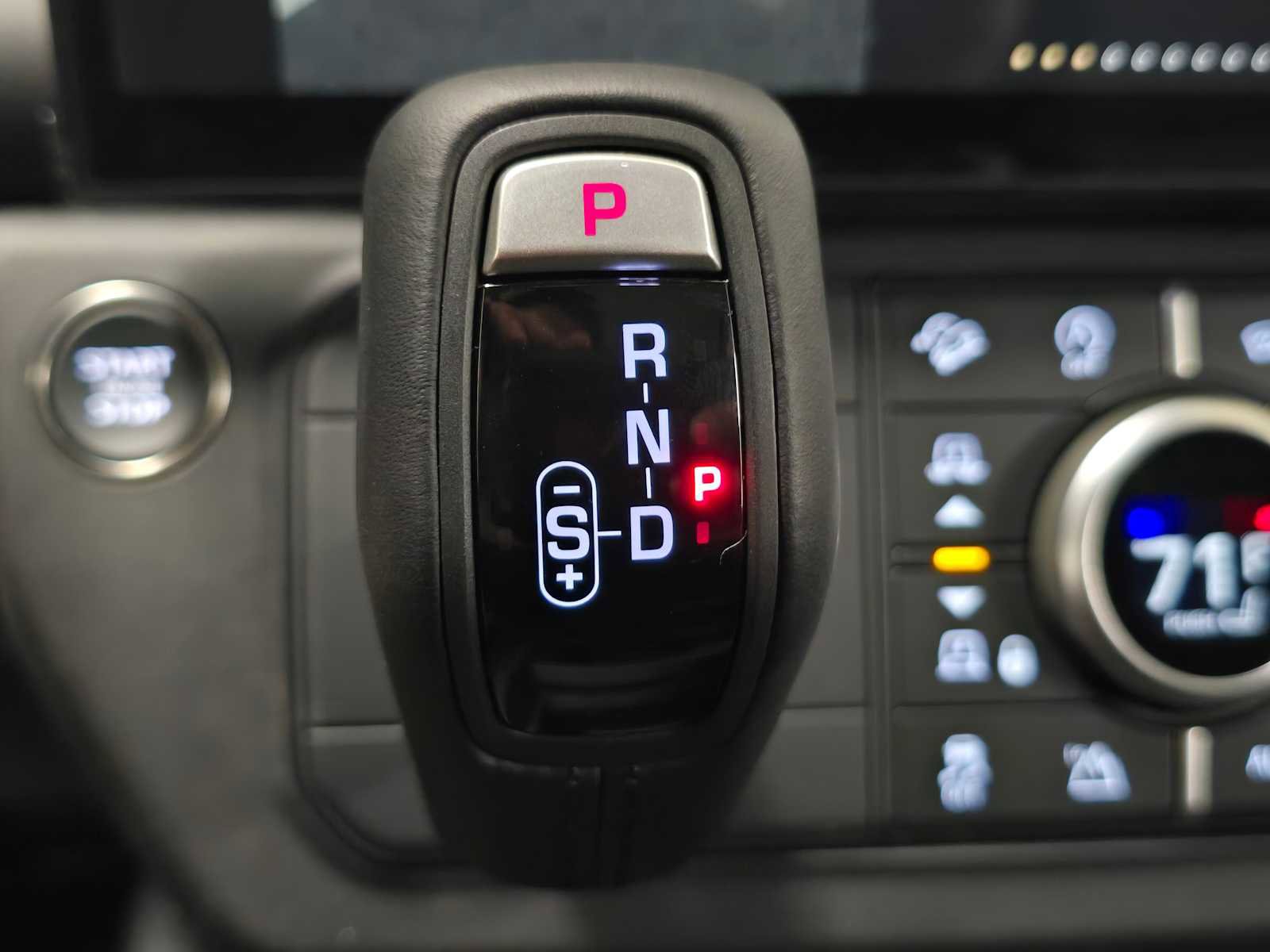 New 2026 Land Rover Defender 130 X-Dynamic SE image 34