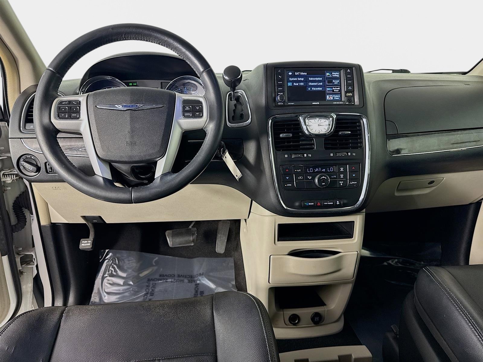 Used 2014 Chrysler Town & Country Touring image 21