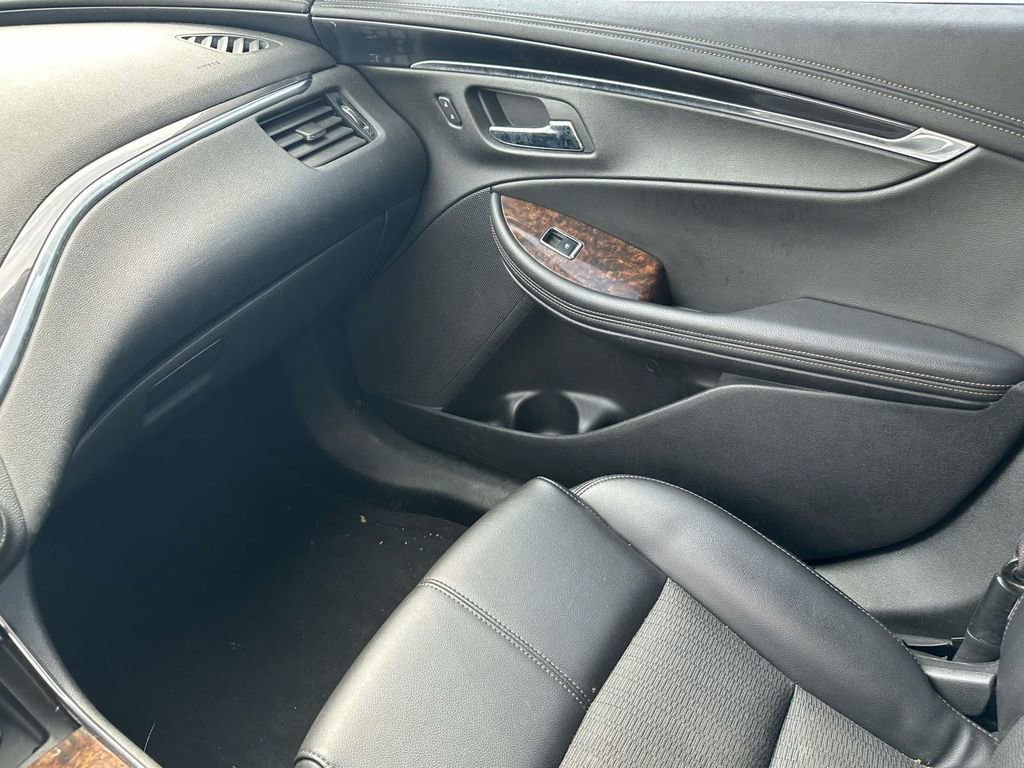 Used 2015 Chevrolet Impala LT FWD image 29