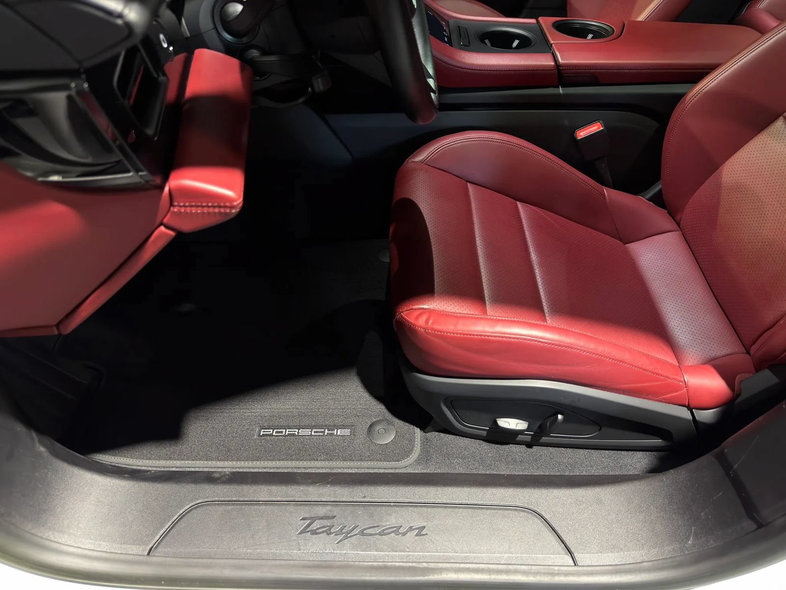 Used 2022 Porsche Taycan RWD image 47