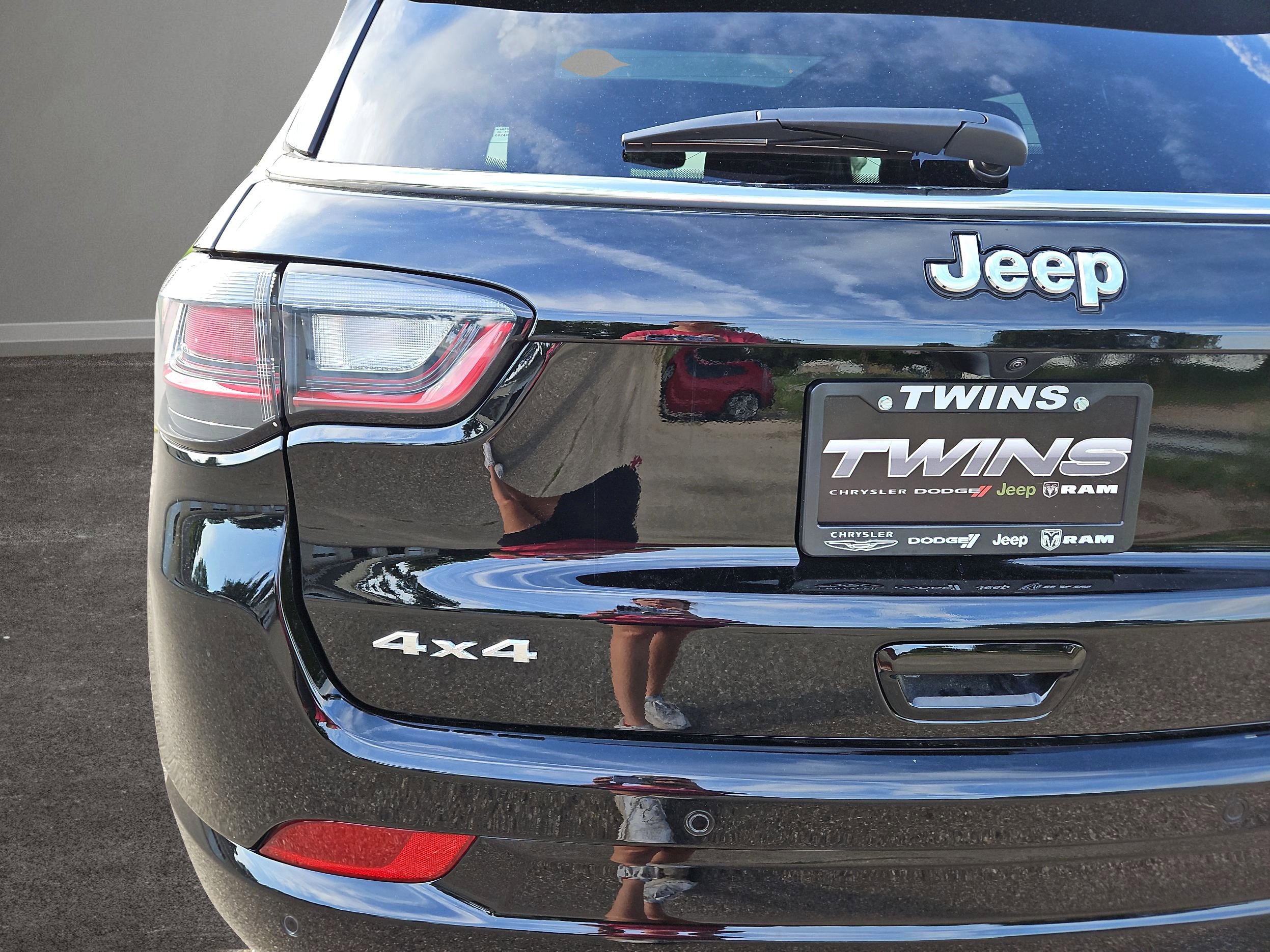 New 2024 Jeep Compass Limited w/ Elite Group image 37