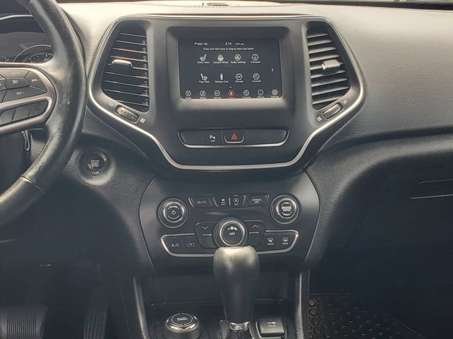 Used 2020 Jeep Cherokee Latitude Plus w/ Cold Weather Group AWD/4WD image 30