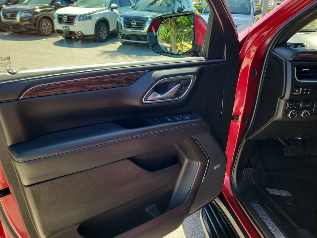 Used 2022 Chevrolet Suburban LT w/ LT Signature Package image 25