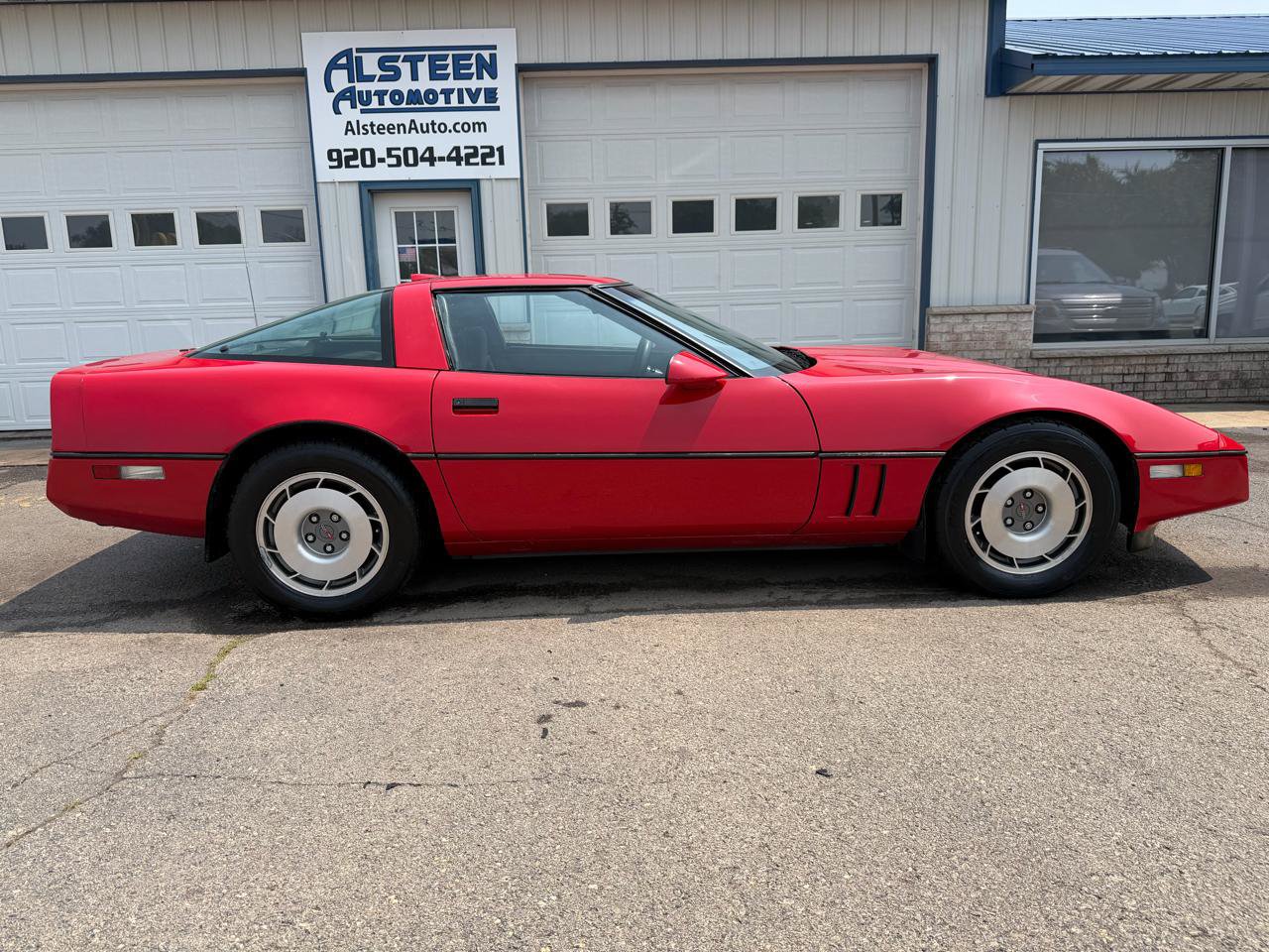 Used 1987 Chevrolet Corvette Coupe RWD image 2