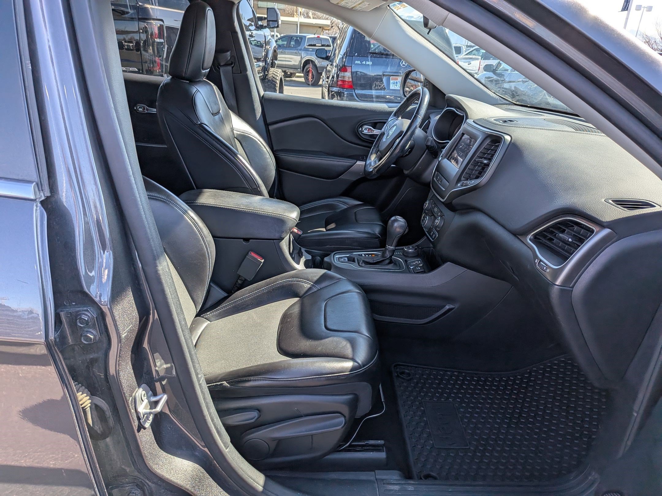 Used 2020 Jeep Cherokee Latitude Plus w/ Cold Weather Group image 32