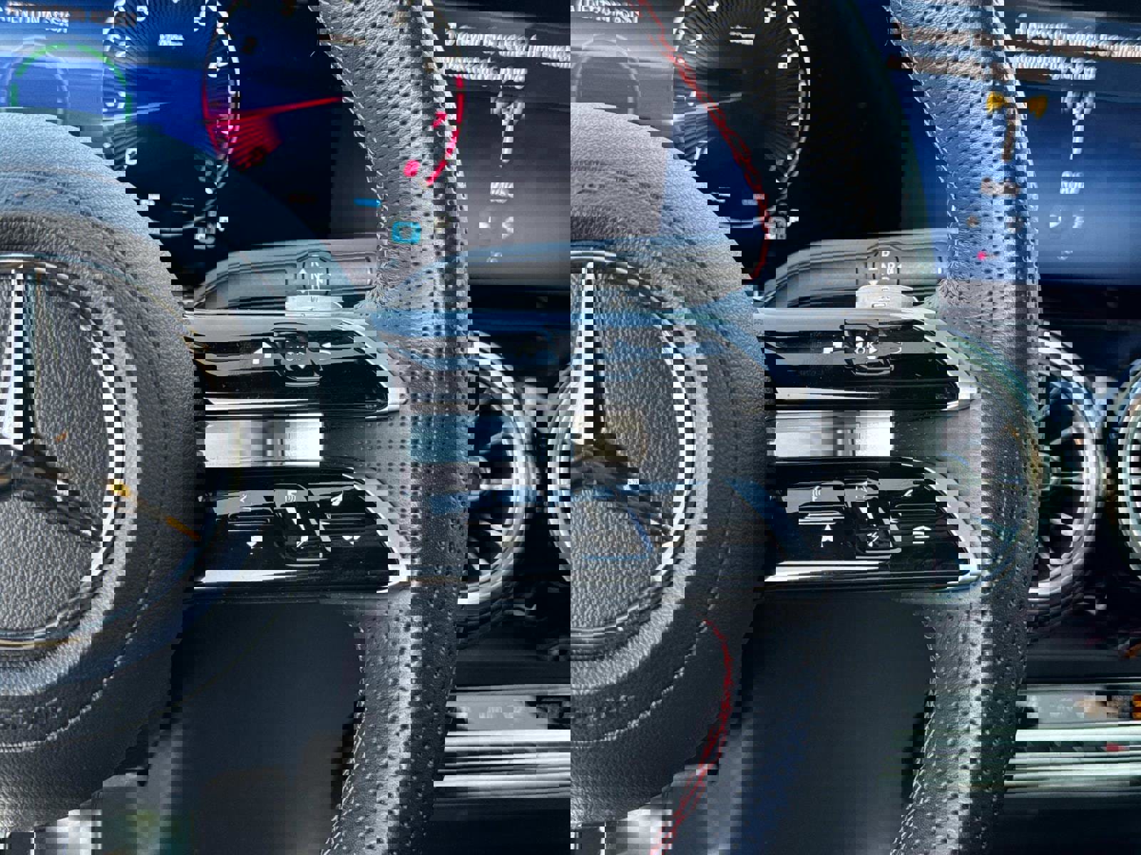 Used 2025 Mercedes-Benz GLB 250 image 31