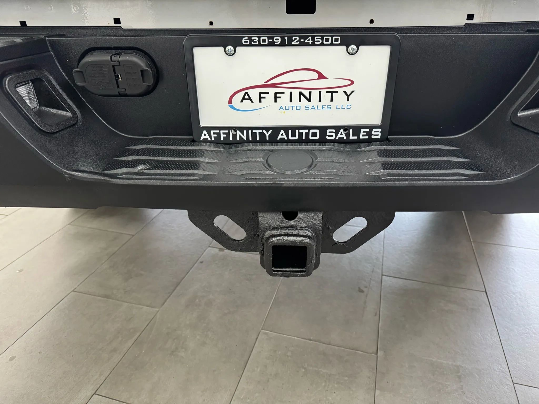 Used 2017 Toyota Tundra Limited w/ Limited Premium Package AWD/4WD image 32