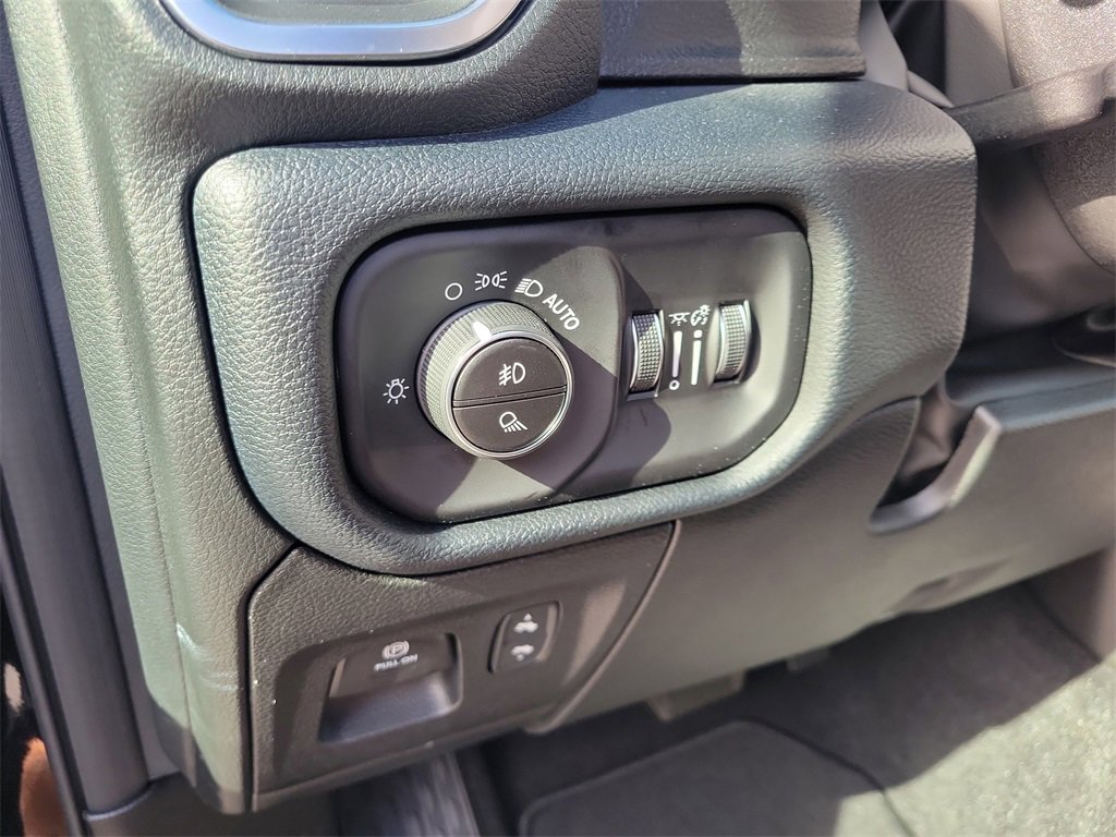 New 2026 RAM 1500 4x4 Crew Cab image 22
