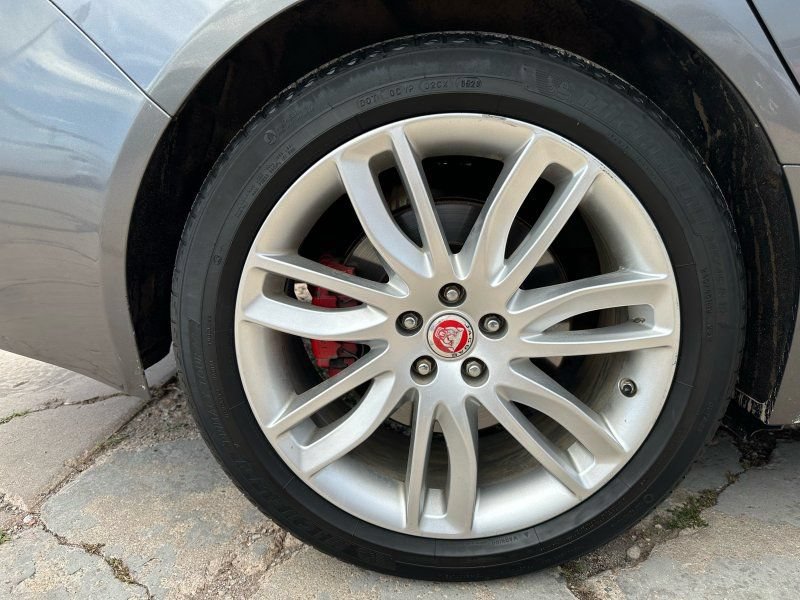 Used 2016 Jaguar XF R-Sport AWD/4WD image 9